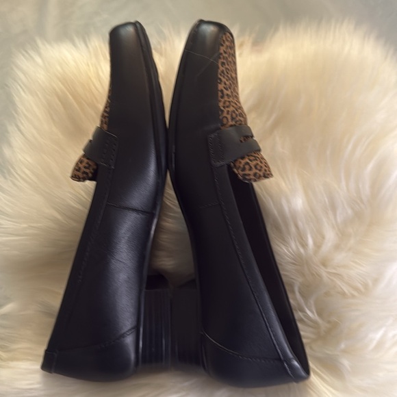 Like New Clarks Juliet Coast Black Leopard Leather Slip On Penny Loafer Women's - Picture 6 of 10